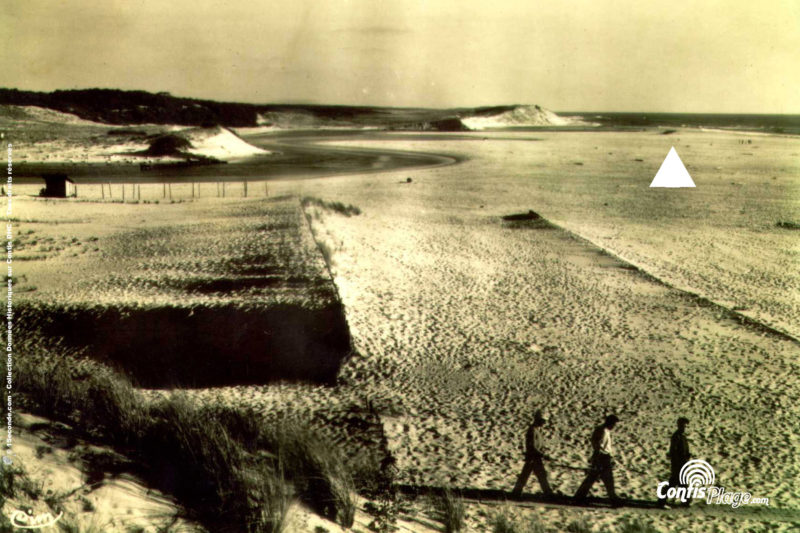 1953 : le bunker R612 Ba03 au milieu de la plage des Pelindres, le courant passe dans la dune (source 7)
